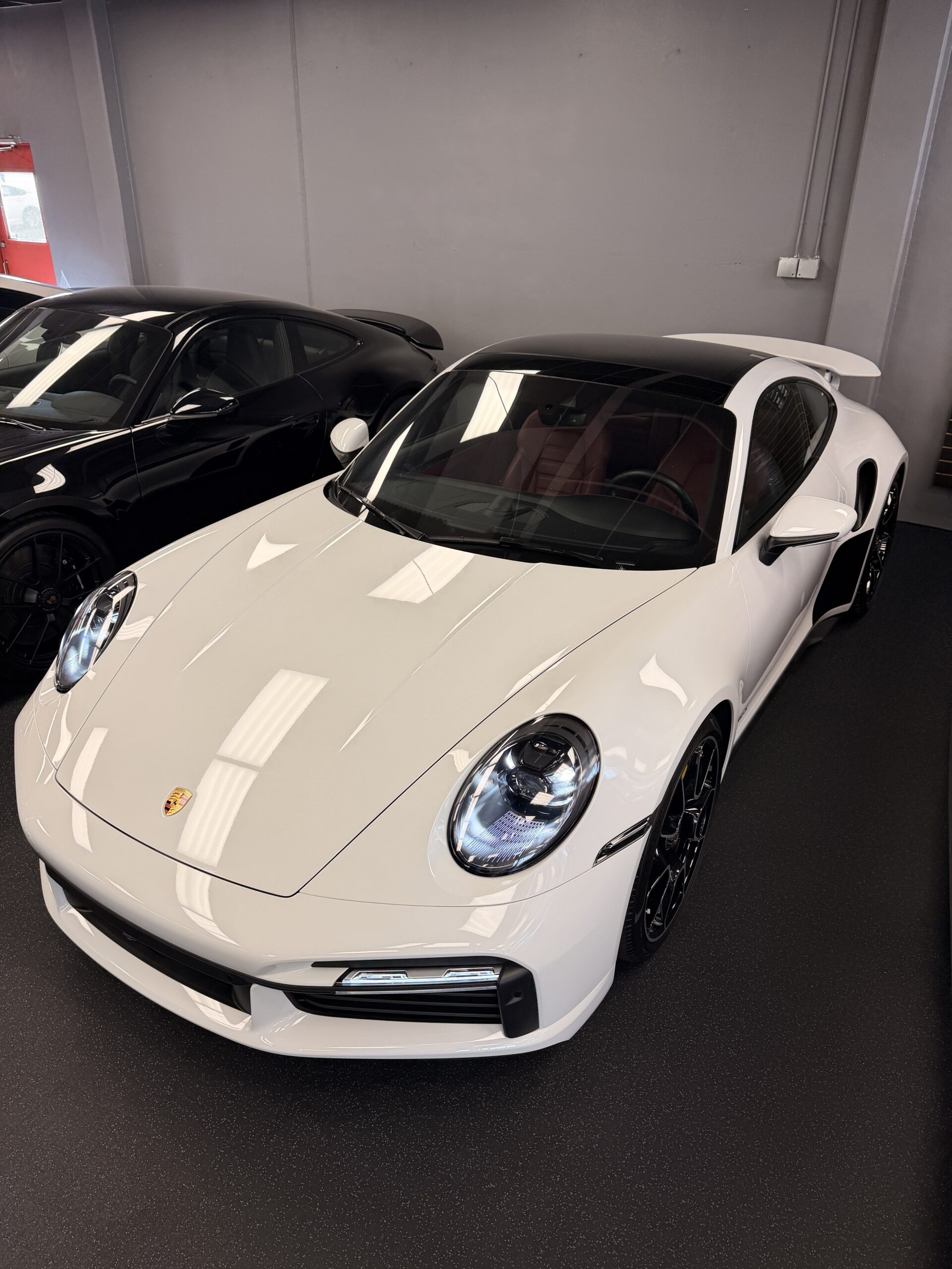 
								2021 Porsche 911 Turbo S Coupe full									