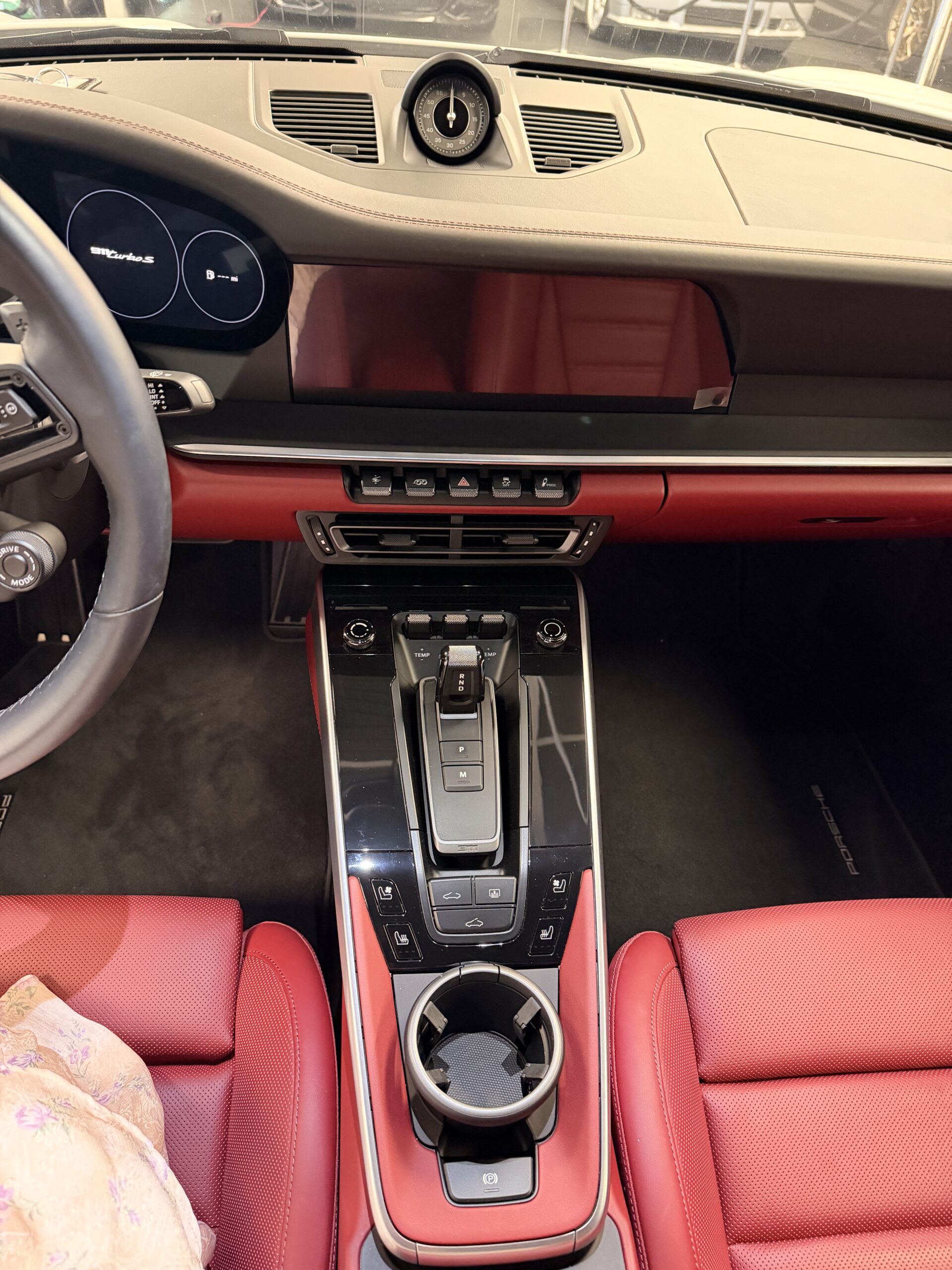 
								2021 Porsche 911 Turbo S Coupe full									