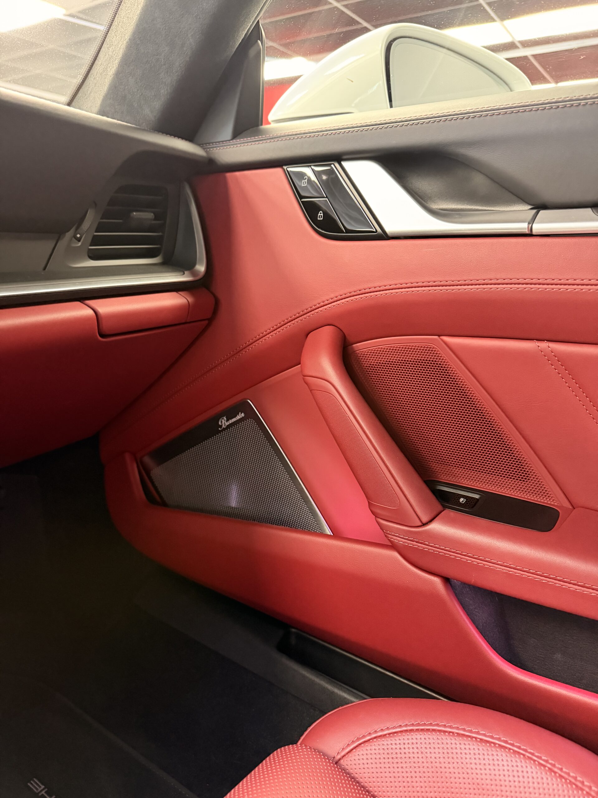 
								2021 Porsche 911 Turbo S Coupe full									
