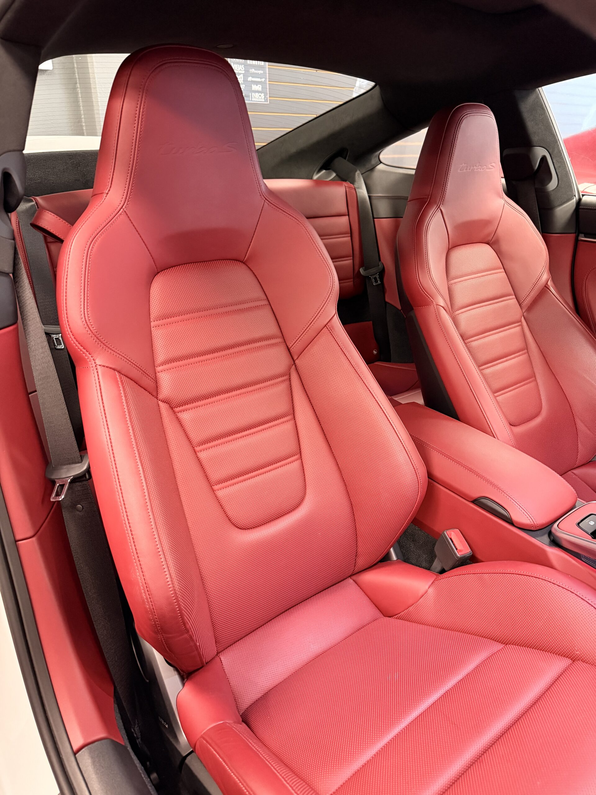 
								2021 Porsche 911 Turbo S Coupe full									