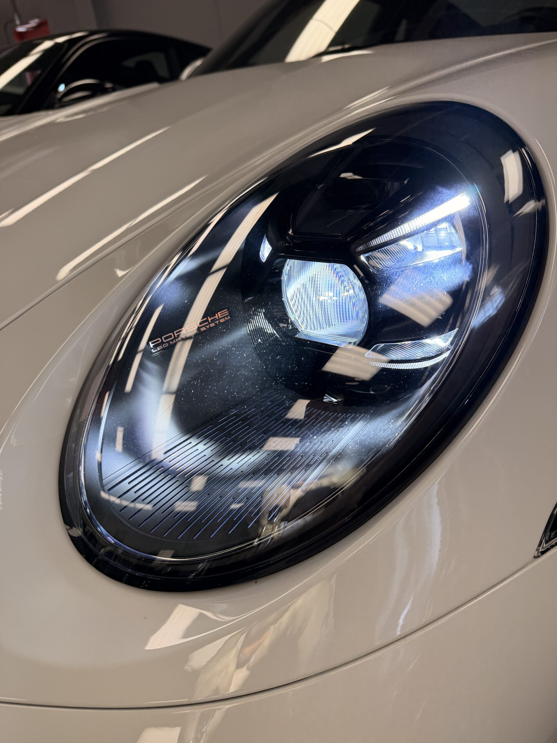 
								2021 Porsche 911 Turbo S Coupe full									